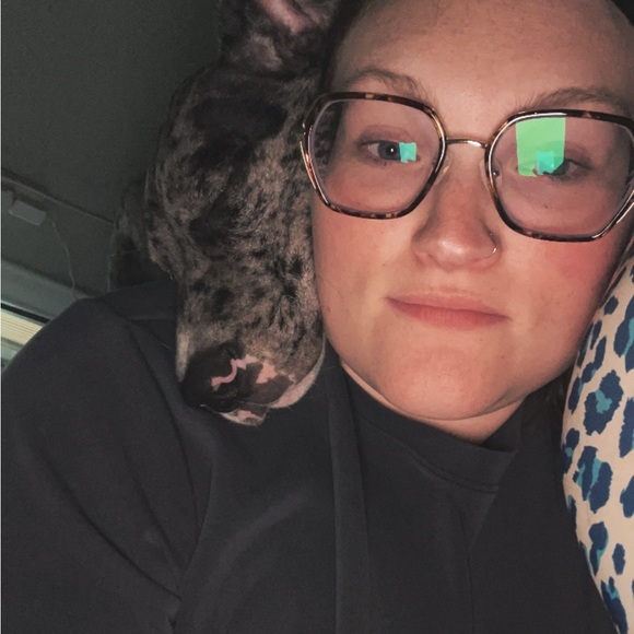 Meet your Posher, Chelsie - Picture 3 of 5